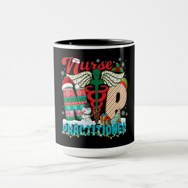 Nurse Practitioner Christmas Tasse (Zentrum)