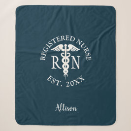 Nurse RN Medical Caduceus Blue Abschluss Monogramm Sherpadecke