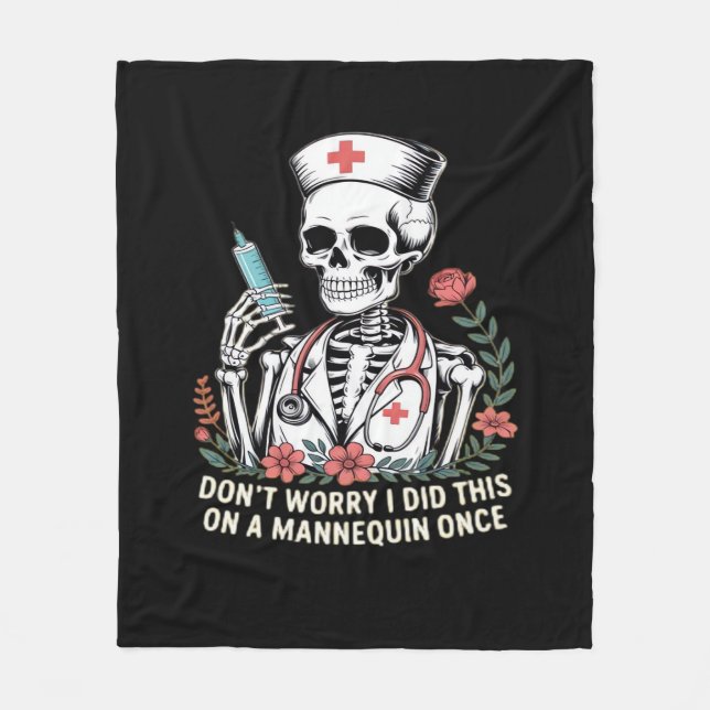 Nurse Skeleton Joke Spaß Halloween Essential T-Sh Fleecedecke (Vorderseite)