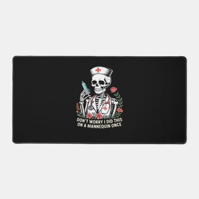 Nurse Skeleton Joke Spaß Halloween Essential T-Sh Schreibtischunterlage (Vorderseite)