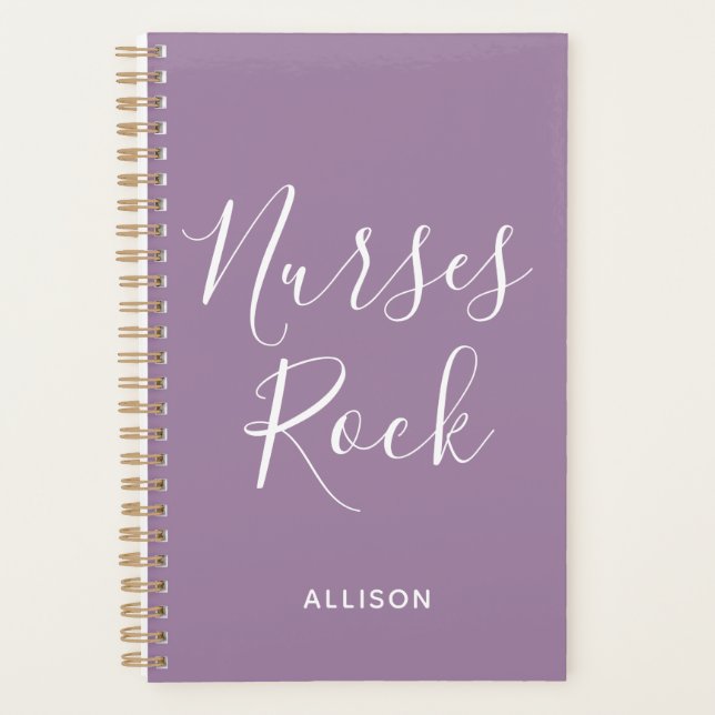 Nurses Rock Lila und White Script Personalisiert Planer (Vorderseite)