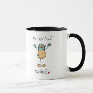 Nüsse für das Doktorieren Tasse