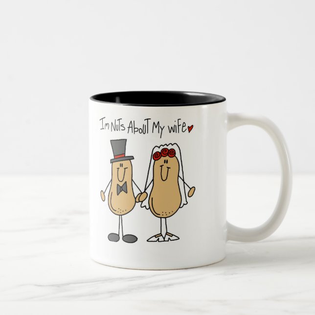 Nüsse über meine Ehefrau-Tasse Zweifarbige Tasse (Rechts)
