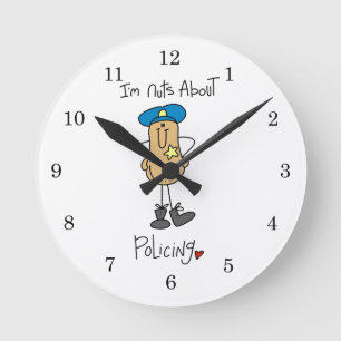 Nüsse über Polizei-T-Shirts und Geschenke Runde Wanduhr