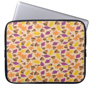 Nüsse und Blätter Herbstmuster Laptopschutzhülle