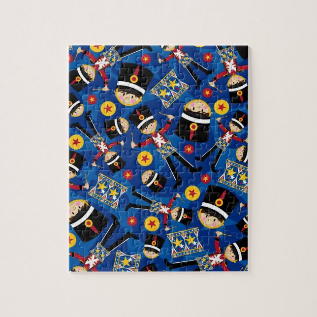 Nussknacker-Soldat, der Trommel-Puzzlen spielt (Vertikal)