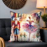 Nutcracker Ballet Weihnachtsweih Ballerina Kissen<br><div class="desc">Nutcracker Ballet Watercolor Weihnachten Weihnachtsfeiertage Weihnachtskissen Kissen Kissen Kissen bietet ein traditionelles Weihnachtsballett mit Ballerina und Nussknacker. Ideal für Weihnachtsgeschenke,  Weihnachtsdekoration,  Feierlichkeiten und vieles mehr. Erstellt von Evco Studio www.zazzle.com/store/evcostudio</div>