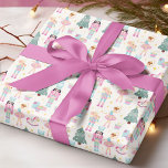 Nutcracker Pink Blue Christmas Ballerina Geschenkpapier<br><div class="desc">Nutcracker Pink Blue Christmas Ballerina Holiday Pattern Wrapping Paper Geschenkwrap verfügt über ein rosa und blaues Nutcracker,  Ballerina und Spielzeugsoldaten Muster. Ideal für die Geschenkverpackung Weihnachten und Urlaubsgeschenke. Erstellt von Evco Studio www.zazzle.com/store/evcostudio</div>