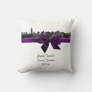 NYC large Skyline Etted BW violet Coussin
