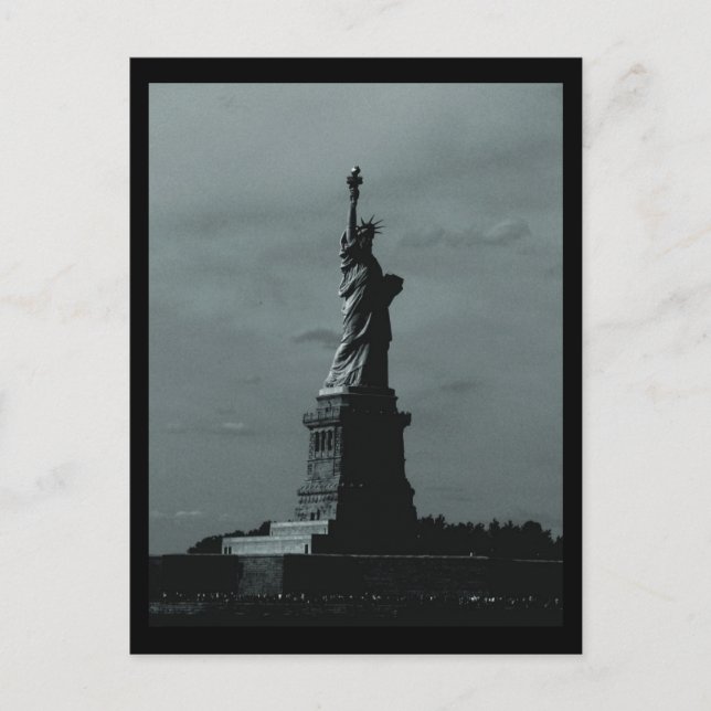 NYC Statue of Liberty B&W Postkarte (Vorderseite)
