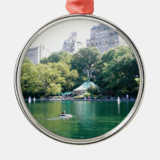 NYC Taverne auf dem Grün Ornament Aus Metall