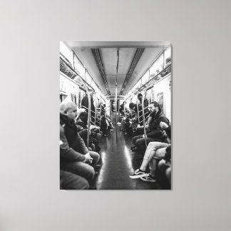 NYC-U-Bahn-Pendeln – Ein Moment unter New Yorkern Leinwanddruck