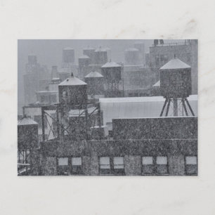NYC Wassertürme während des Schneesturms im Oktobe Postkarte