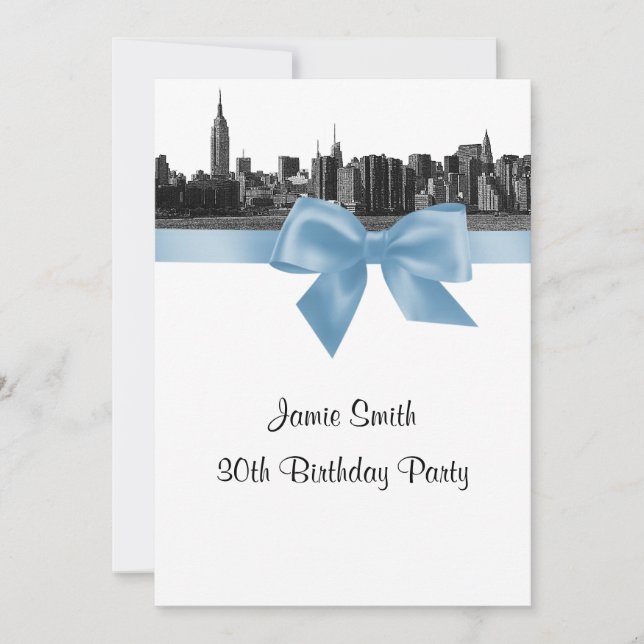 NYC Wide Skyline Etched BW Lt Blue Birthday Party Einladung (Vorderseite)