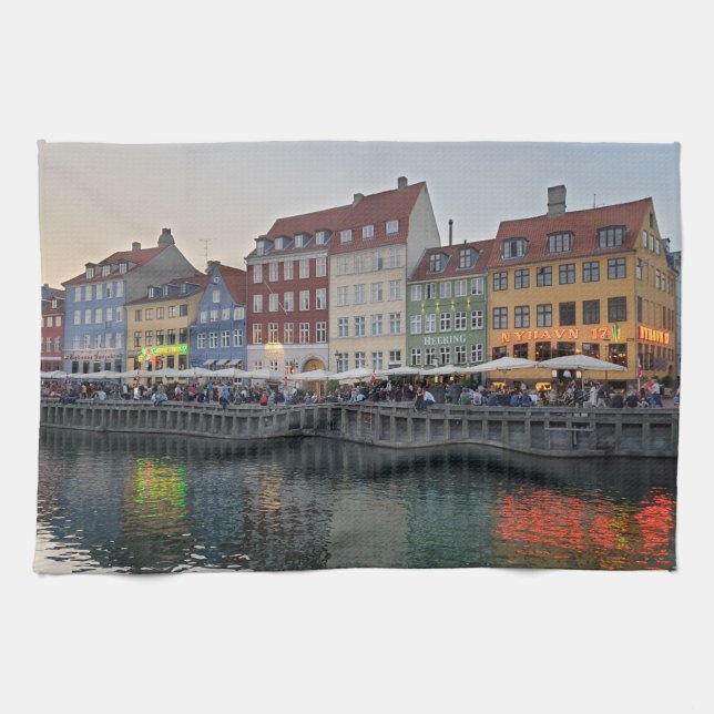 NYHAVN ENTERTAINMENT DISTRICT Copenhagen Dänemark Geschirrtuch (Horizontal)