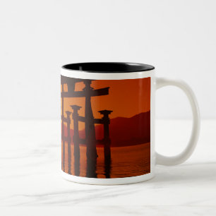 O-Torii-Tor, Itsukushima-Schrein, Miyajima, Zweifarbige Tasse