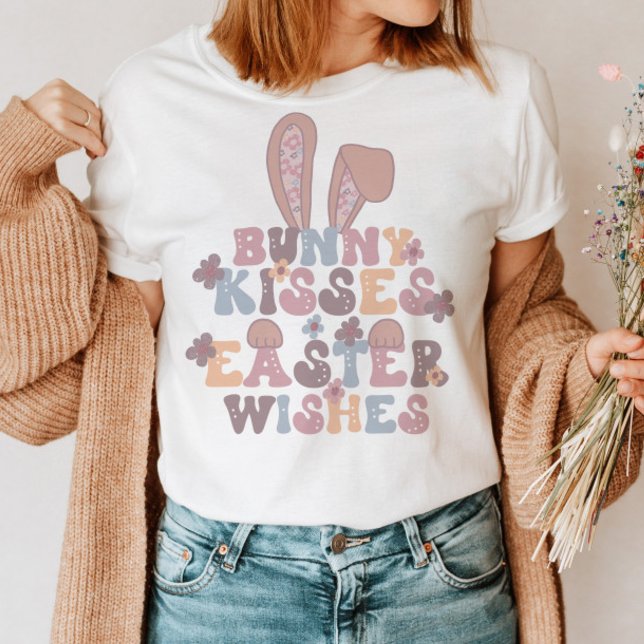 Oaster Bunny Kisses Retro Floral T-Shirt (Von Creator hochgeladen)