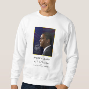 Obama avec le sweatshirt commémoratif de Kennedy