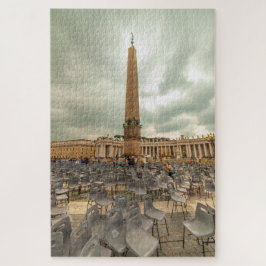 Obelisk mit Stühlen, Petersplatz, Rom, Italien