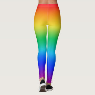 Oben mit Regenbogenrot, lila unten Leggings