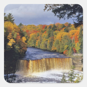 Oberer Tahquamenon-Wasserfall in UP Michigan im He Quadratischer Aufkleber