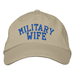 Obergrenze für die militärische Ehefrau durch den Bestickte Baseballkappe