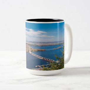 Oberhalb von Mississippi Fluss und Damm bei Alma Zweifarbige Tasse