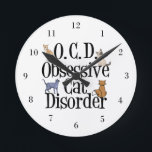 Obsessiver Katzenstörung lustig Runde Wanduhr<br><div class="desc">Ich habe eine obsessive Katzenkrankheit seit Kätzchen. Ich bin total verschleiert und verrückt nach meinen niedlichen Katzen. Ich Liebe Kitten Spaß Geschenke und Zimmer Dekoration. Eine lustige Katzenuhr.</div>
