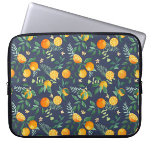Obstangen mit tropischen Blätter und Blume Laptopschutzhülle