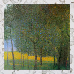 Obstbäume von Gustav Klimt, Vintager Jugendstil<br><div class="desc">Obstbäume (1901) von Gustav Klimt ist eine Vintage Viktorianische Epoche Symbolismus feine Kunstmalerei. Eine Naturlandschaft mit Bio Obstbäumen in einem Obstgarten während der Frühlings- oder Sommersaison mit reifen Früchten und blühenden Blume. Über den Künstler: Gustav Klimt (1862-1918) war ein österreichischer Symbolik-Maler und einer der prominentesten Mitglieder der Wiener Jugendstil-Bewegung.</div>