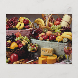 Obstkörbe, gemischte Früchte und Käse Postkarte