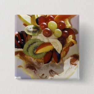 Obstsalat mit Eiscreme. Button