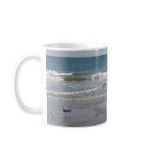 Océan avec la tasse de mouettes