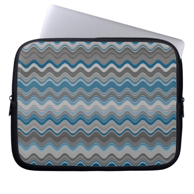 Ocean Blue Silver Gray Wavy Zigzag Muster Laptopschutzhülle (Vorderseite)
