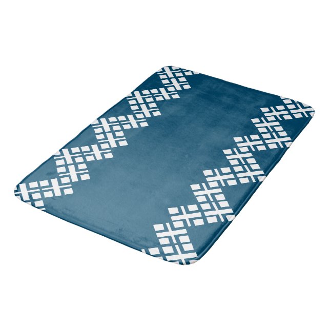 Ocean Blue und White Mono Zig Zag Badematte (Schrägansicht)