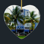 Ocean Drive Keramikornament<br><div class="desc">South Beach Ocean Drive Miami CityScape Bild,  das ich vor ein paar Jahren mit Kokospalmen in der Szene und Art Deko Hotels macht Sie woll,  in Urlaub zu gehen</div>