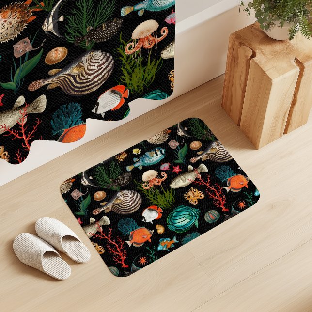 Oceania Colorful Fishes on Black Background Badematte (Von Creator hochgeladen)