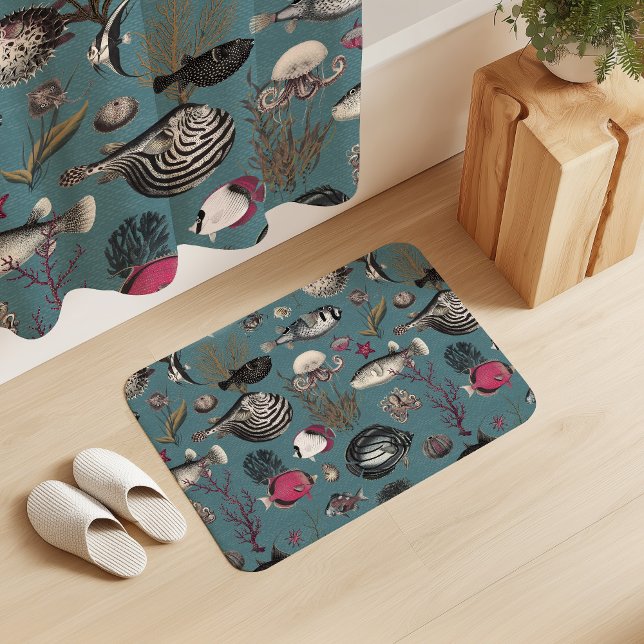 Oceania Fuchsia Grey Fishes on Blue Background Badematte (Von Creator hochgeladen)