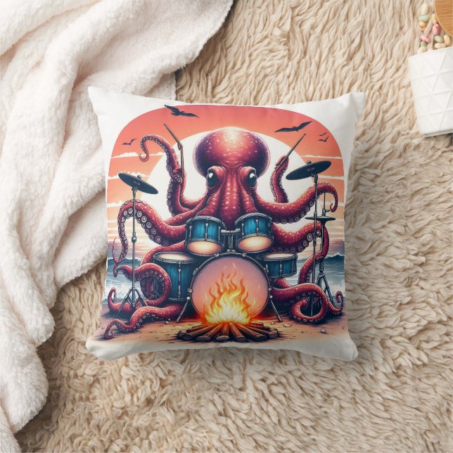 Octopus Drumming am Strand bei Sonnenuntergang Kissen (Decke)