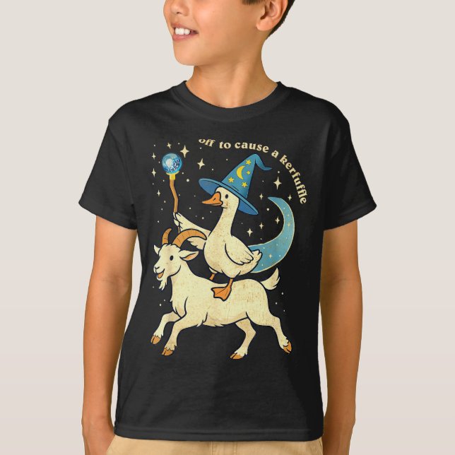 Off To Cause A Kerfuffle Funny Chaotic Weird Anima T-Shirt (Vorderseite)