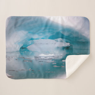 Offener Bogen-Eisberg   Antarktika Sherpadecke