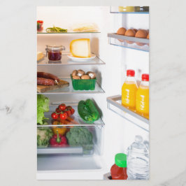 Offener Kühlschrank mit Essen Briefpapier