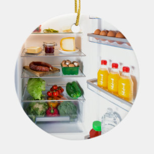 Offener Kühlschrank mit Essen Keramik Ornament