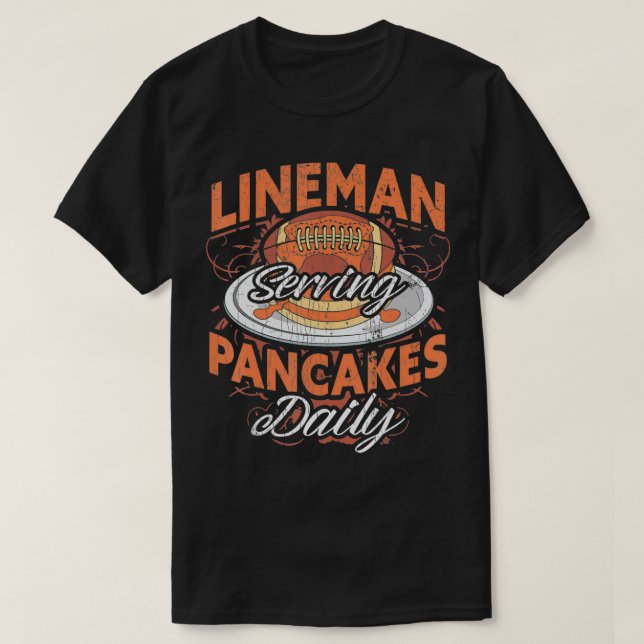 Offensive Lineman Serving Pancakes Daily  T-Shirt (Design vorne)