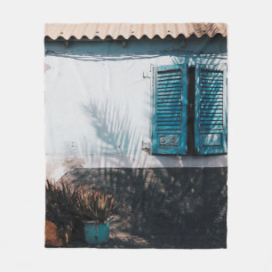 ÖFFENTLICHE BLUE LOUVERED WINDOWS FLEECEDECKE