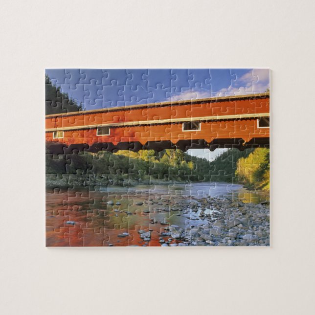 Office Covered Bridge ist die längste in Oregon be (Horizontal)