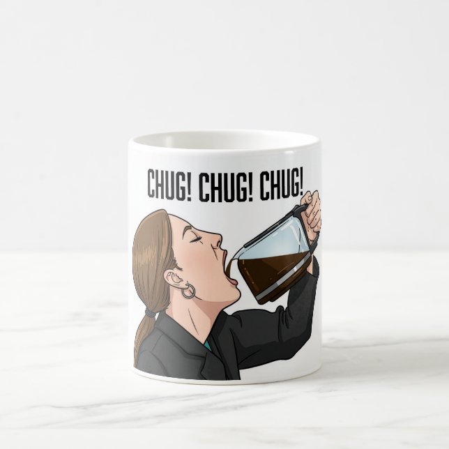 Office Woman Chugging Coffee From Pot Humor Kaffeetasse (Mittel)