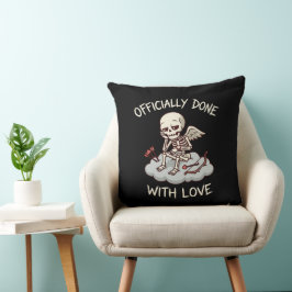 Officially Done With Love Skeleton Cupid Design Kissen