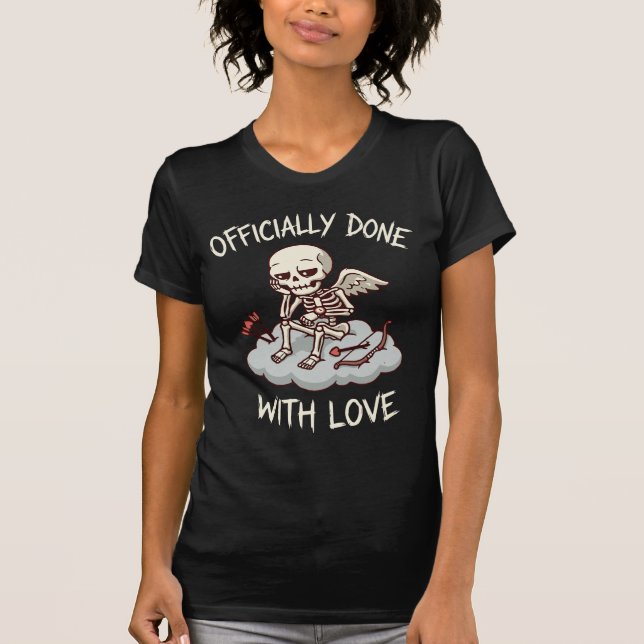 Officially Done With Love Skeleton Cupid Design T-Shirt (Vorderseite)