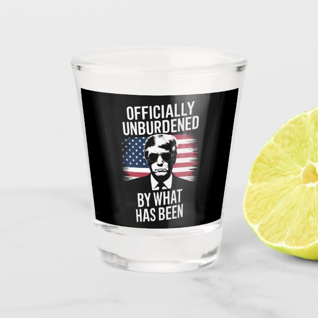 Offiziell unbelastet durch das, was Trump war Schnapsglas (Vorderseite)